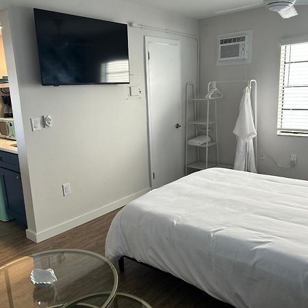 Sunburst Inn- Indian Shores Beach Экстерьер фото